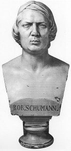 Büste Schumanns: Einzige Büste Robert Schumanns (48 cm hoch), geschaffen von dem Düsseldorfer Bildhauer Johann Peter Götting im Jahre 1853.