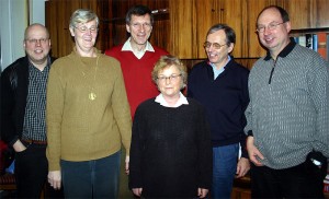 Das Helferteam für den Rundschreibenversand: Jens Billerbeck, Sabine Dahm, Udo Kasprowicz, Rita Schwindt, Georg Lauer und Pter Kraus (v.l.) unterstützen den Vorsitzenden Manfred Hill