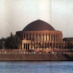 Titelbild des Buches zur Eröffnung der neuen Tonhalle im Jahre 1978: Herausgeber: Landeshauptstadt Düsseldorf und Gesellschaft der Freunde und Förderer der Düsseldorfer Tonhalle e.V. Redaktion und Herstellung: Presseamt, Kulturamt, HPP Grafische Gestaltung: Coco Ronkholz, Düsseldorf Lithoherstellung:Droste Klischee und Litho, Düsseldorf und Opitz Reprotechnik, Mönchengladbach Format: 30,5 x 30,5; Leinen, gebunden mit Schutzumschlag; 4-Farb-Offset Gesamtherstellung: Rheinisch-Bergische Druckerei, Düsseldorf