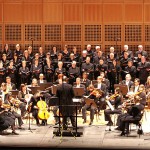 Florian Merz mit dem Orchester RheinKlang und dem Musikverein bei Schumanns "Nachtlied". Bild: (c) Dr. Gundula Schlink.