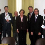 Kulturpolitiker der CDU-Fraktionen des Landtags und der Stadt Düsseldorf im Düsseldorfer Rathaus, darunter Thomas Sternberg (5. v. re.), Beigeordneter Hans-Georg Lohe (4. v.r.) und Friedrich G. Conzen (3. v. li.). Die Referenten: Christoph Meyer, Michael Becker, Manfred Hill (4.,5. u. 6. v.l.)