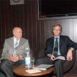 Pressekonferenz der Landeshauptstadt Düsseldorf zusammen mit dem Städt. Musikverein anläßlich des SingPause-Tages in der Tonhalle Düsseldorf: v.l.n.r. Manfred Hill (Projektmanagement SingPause u. Vorsitz Städt. Musikverein), Kulturdezernent Hans-Georg Lohe.