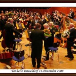 Kontrabassist Gerhard Hadem geht nach 35 Jahren bei den Düsseldorfer Symphonikern in Ruhestand. GMD Andrey Boreyko, Intendant Michael Becker, der Orchestervorstand und Musikvereins- vorsitzender Manfred Hill überbringen alle guten Wünsche.