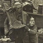 Mendelssohn-Denkmal: Verschrottung des Denkmals von Felix Mendelssohn Bartholdy durch die Nazis im April 1940 im Düsseldorfer Hafen. Stadtarchiv Düsseldorf