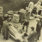 Mendelssohn-Denkmal: Zerstörung des Denkmals von Felix Mendelssohn Bartholdy durch die Nazis im April 1940 im Düsseldorfer Hafen. Stadtarchiv Düsseldorf