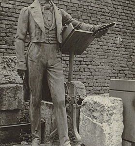 Mendelssohn-Denkmal: Vor der Zerstörung des Denkmals von Felix Mendelssohn Bartholdy durch die Nazis im April 1940 im Düsseldorfer Hafen. Stadtarchiv Düsseldorf