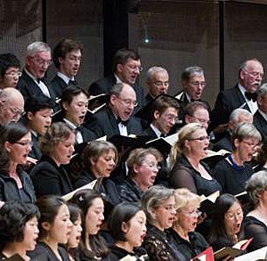 Der Chor des Städtischen Musikvereins zu Düsseldorf in der Düsseldorfer Tonhalle im Schumannjahr bei den "Szenen aus Goethes Faust" unter Bernhard Klee (c) Foto: Susanne Diesner