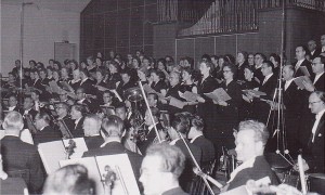 Der Chor im Schumann-Saal zu den "Faust-Szenen" mit Eugen Szenkar