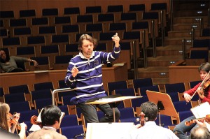 Andrey Boreyko bei der Orchesterprobe zu Schumanns "Adventlied" Bild: Georg Lauer