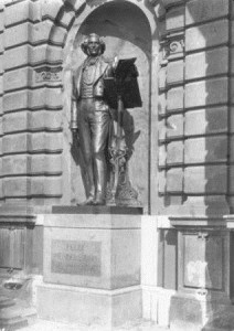 Mendelssohn-Denkmal: Denkmal von Clemens Buscher für Felix Mendelssohn Bartholdy an der Seite des Stadttheaters Düsseldorf um 1901. Stadtarchiv Düsseldorf