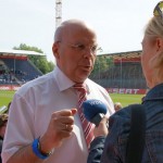 Manfred Hill im Gespräch mit einer Redakteurin von WDR-Fernsehen Bild (c) Stadt Düsseldorf - Saskia Zeller