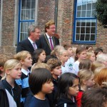 Bundespräsident Wulff mit Oberbürgermeister Dirk Elbers und den Kinder der KGS Max-Schule und der KGS Unter den Eichen. Foto: Manfred Hill - Musikverein