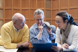 Manfred Hill, Bernhard Klee, Marieddy Rossetto (v.l.n.r.) bei der Klavierprobe zu "Szenen aus Goethes Faust" (c) Susanne Diesner