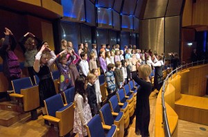 Die Kinder der SingPause beim Adventssingen in der Tonhalle Düsseldorf Bild: (c)susanne diesner