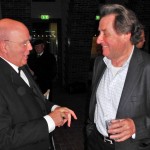 Rudolf Buchbinder im Gespräch mit dem Musikvereinsvorsitzenden Manfred Hill nach dem Konzert beim Intendantenempfang in der Tonhalle Düsseldorf. Bild: Manfred Genseleiter