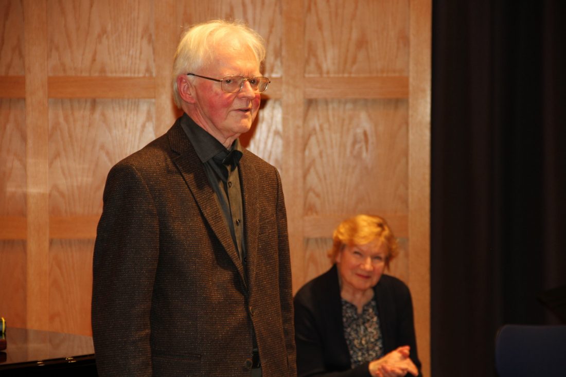 Reinhard Kaufmann mit seiner Frau bei der bewegenden Begrüßung durch den Chor am 13.12.2016 zum Abschied im Helmut Hentrich-Saal der Tonhalle