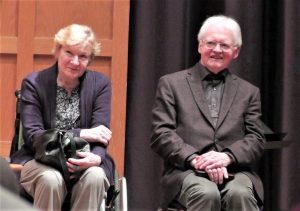 Reinhard Kaufmann und seine Gattin bei der Abschiedsveranstaltung im Helmut-Hentrich-Saal (Bild: Manfred Genseleiter)