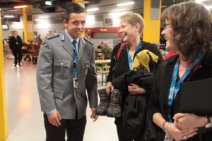 Unser toller Begleitoffizier, Leutnant Kuhnigk mit Ulrike Eitel