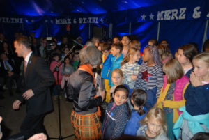 Annette Müller im Einsatz mit ihren Kindern der GGS Rolandstraße