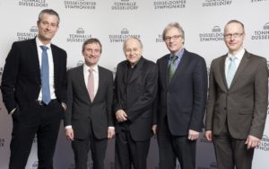 Oberbürgermeister Thomas Geisel stellt den neuen Chief-Conductor Adam Fischer, zusammen mit Kulturdezernent Hans-Georg Lohe und Michael Becker der Presse vor.