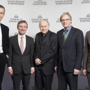 Oberbürgermeister Thomas Geisel stellt den neuen Chief-Conductor Adam Fischer, zusammen mit Kulturdezernent Hans-Georg Lohe und Michael Becker der Presse vor.