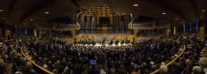 Der Musikverein mal nicht auf dem Chorpodium sondern im Publikum mit einem Glas Sekt zum Jahresbeginn