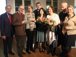 Eröffnung des 9. Tags der Archive-Hetjens-Museum Düsseldorf: Georg Lauer (Medienreferent Musikverein), Benno Lohausen (Ur-Ur-Urenkel des Dichters von „Trost in Leiden“) mit Ehefrau Rosika Lohausen, Udo Kasprowicz (Redaktion NC-Musikverein), Rie Sakai (Pianistin des Abends und Korrepetitorin Musikverein ), Carolina Rüegg (Sopran-Solistin des Abends und Singleiterin Musikverein-SingPause), Dr. Herman Lohausen (Vetter von Benno Lohausen) und Lia Lohausen (Tochter von Dr. Hermann Lohausen) (v.l.n.r.)