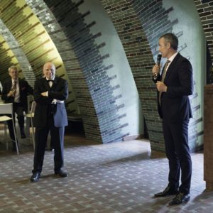 Hausherr Intendant Michael Becker eröffnet mit seiner Begrüßung der Ehrengäste den Festakt im "Grünen Gewölbe" der Tonhalle Düsseldorf