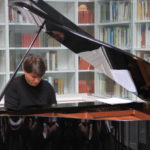 Der Pianist Ingmar Schwindt bei der musikalischen Eröffnung