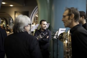 Frech wie Blech in der Vorbereitung des Auftrittes