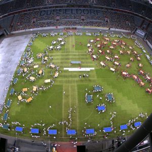 "Sing-Pong" Tischtennisrundlauf-Weltrekord in der Merkur Spiel Arena 2074 Kinder aus der SingPause-Düsseldorf singen, tanzen und spielen sich zum neuen Weltrekord (Bild:&amp - Anke Hesse - 5.6.2019)