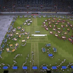 "Sing-Pong" Tischtennisrundlauf-Weltrekord in der Merkur Spiel Arena 2074 Kinder aus der SingPause-Düsseldorf singen, tanzen und spielen sich zum neuen Weltrekord (Bild:&amp - Anke Hesse - 5.6.2019)