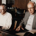 Christfried Bickenbach und Hartmut Schmidt bei der Abhörkontrolle zur Aufnahme des "Paulus" in der Thomas-Kirche