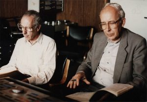 Christfried Bickenbach und Hartmut Schmidt bei der Abhörkontrolle zur Aufnahme des "Paulus" in der Thomas-Kirche