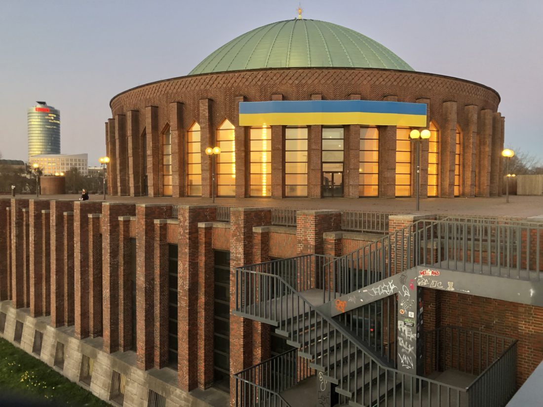 Tonhalle Düsseldorf in Solidarität mit dem geschundenen Ukrainischem Volk