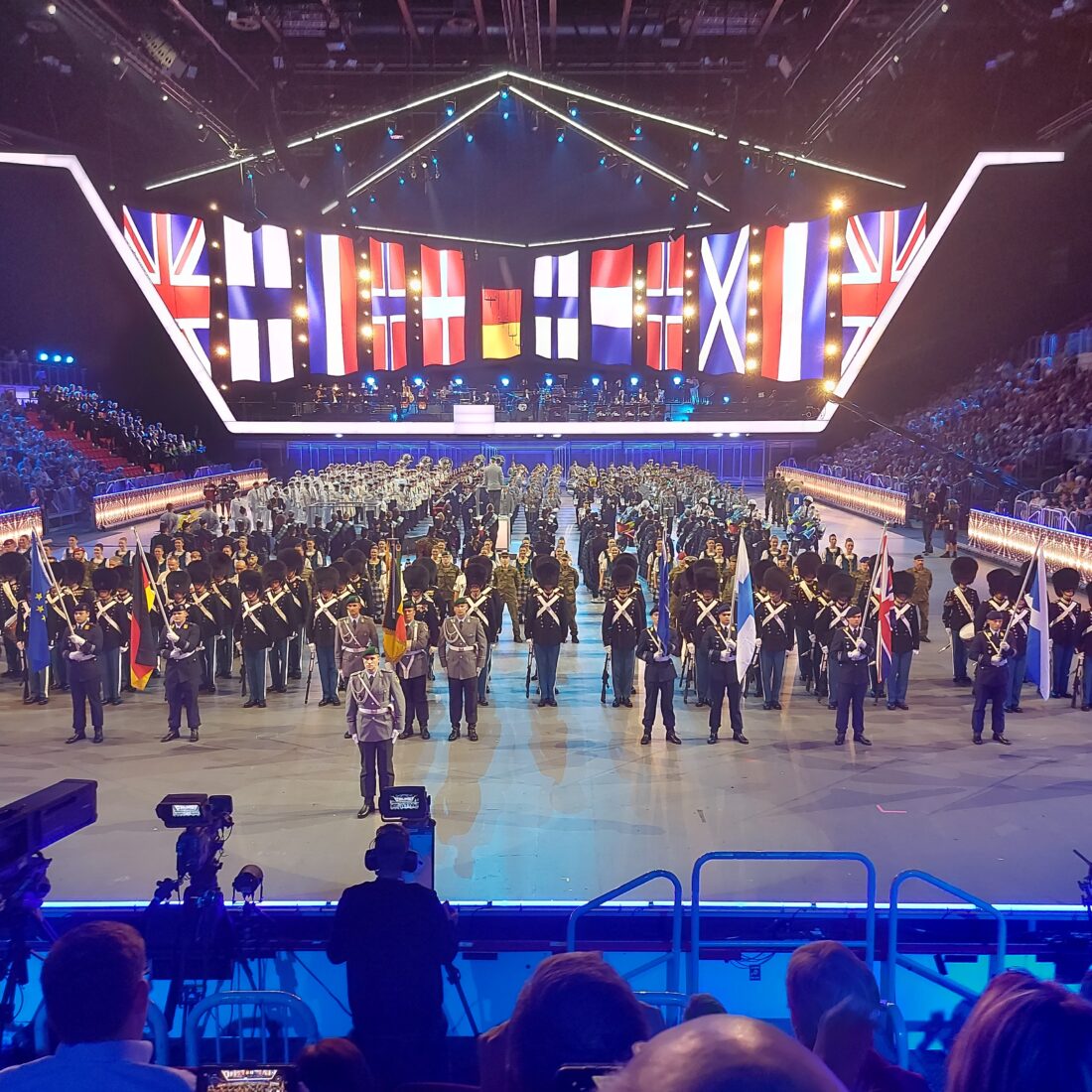 Musikfest der Bundeswehr 2023: Finalbild mit den drei Chören hinten links