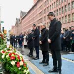 9.11.2023: Pogromgedenken an der Gedenktafel der ehemaligen Düsseldorfer Synagoge mit Ministerpräsident Hendrik Wüst, Landtagspräsident André Kuper, Oberbürgermeister Dr. Stefan Keller und dem Vorsitzenden der Jüdischen Gemeine Oded Horowitz. Foto: Wolfgang Harste