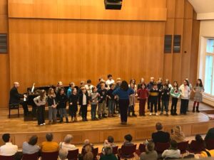 Eröffnung Schumann-Haus: SingPause-Kinder der Klasssen 2,3 und 4 mit ihrer Singleiterin Maria Carreras im Palais Wittgenstein