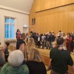 Eröffnung Schumann-Haus: SingPause-Kinder der Klasssen 2,3 und 4 mit ihrer Singleiterin Maria Carreras im Palais Wittgenstein