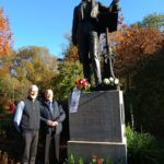 4.11.2024: Ehrung für Felix Mendelssohn Bartholdy an seinem Todestag am Düsseldorfer Denkmal (Musikvereinsvorsitzender Stefan Schwartze und Ehrenvorsitzender Manfred Hill v.l.n.r.)