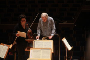 Adam Fischer bei der Orchesterprobe