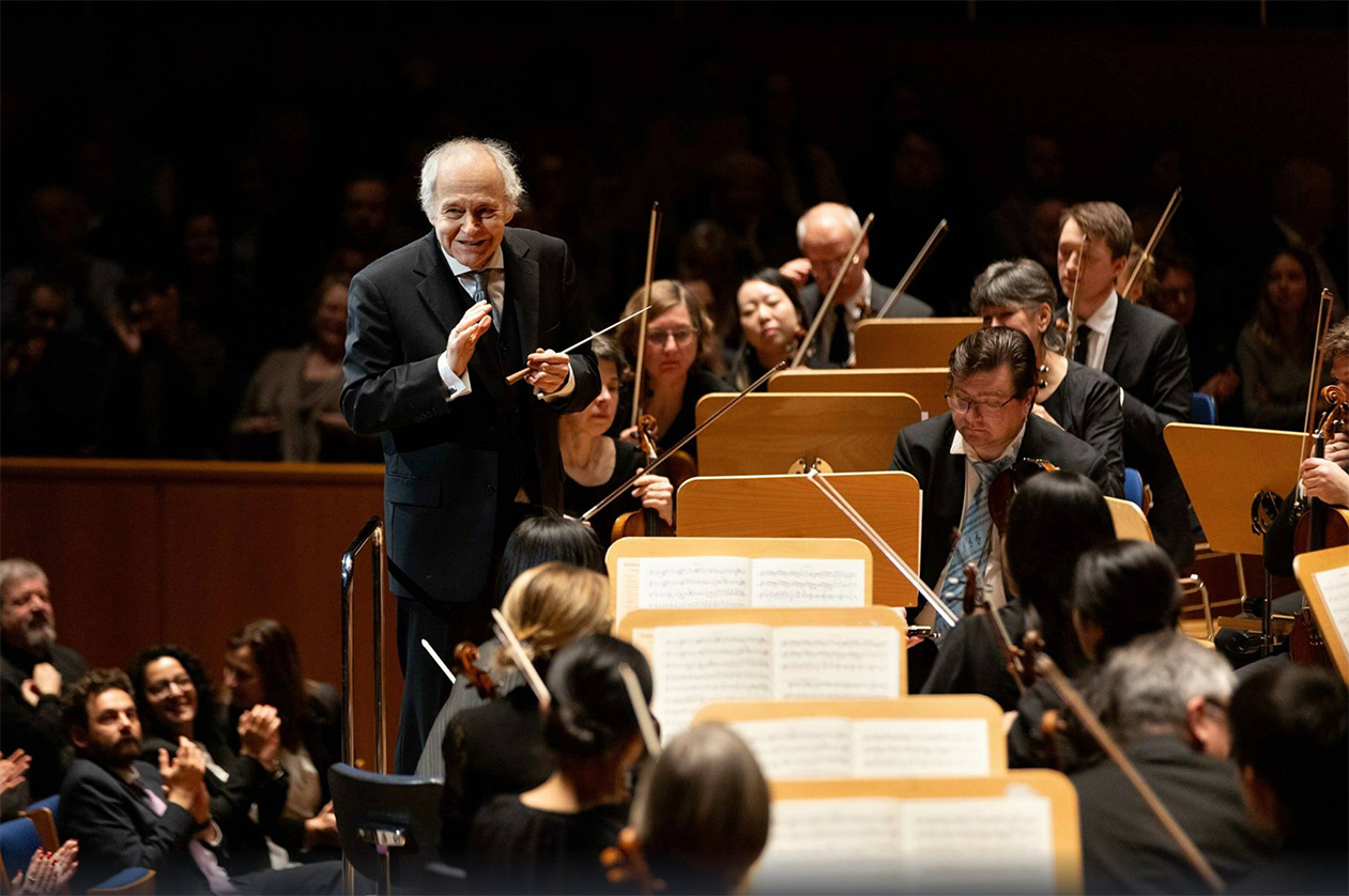 Adam Fischer mit den Düsseldorfer Symphonikern beim Menschenrechtskonzert 2025
