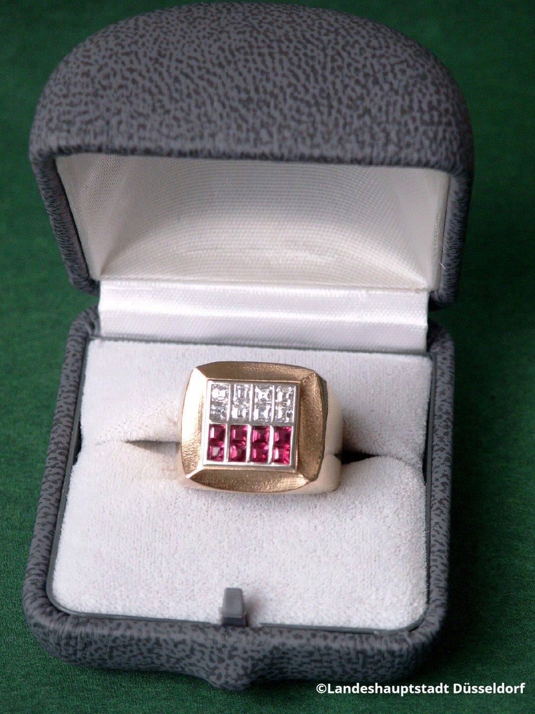 Großer Ehrenring der Landeshauptstadt Düsseldorf (c) Foto Landeshauptstadt Düsseldorf