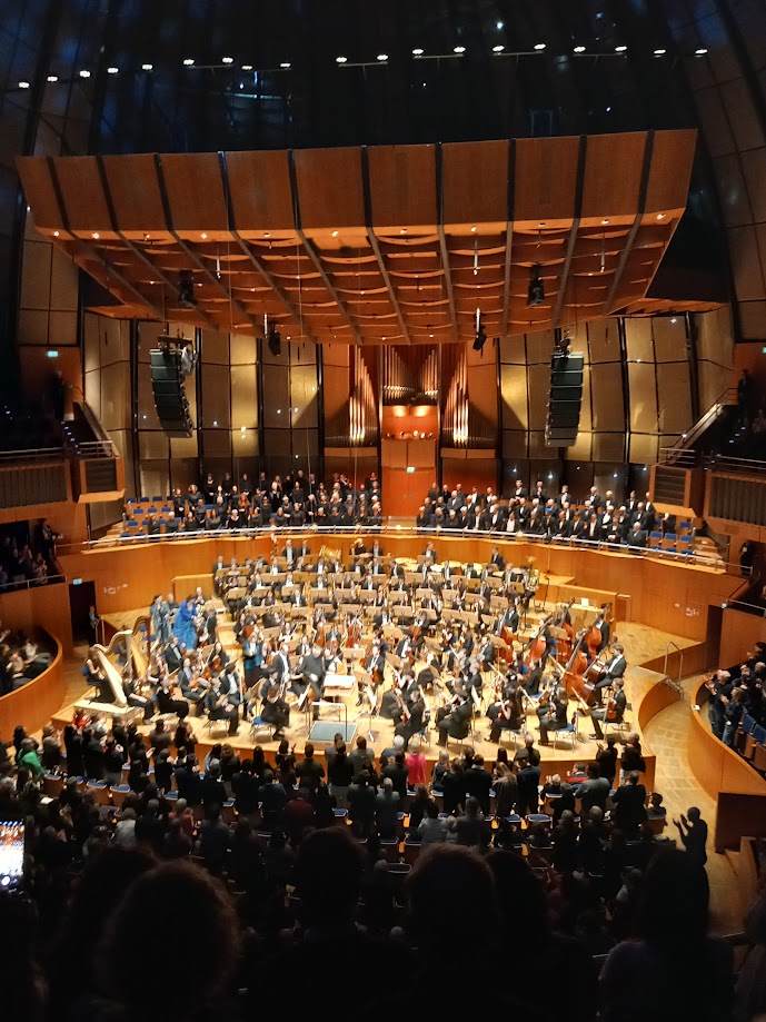 Mahler2 - 16.3.2025 vor Konzertbeginn - JSO Jugend-Sinfonie-Orchester der Tonhalle Düsseldorf und der Chor des Städtischen Musikvereins zu Düsseldorf mit dem Kammerchor Amici del canto, Wuppertal