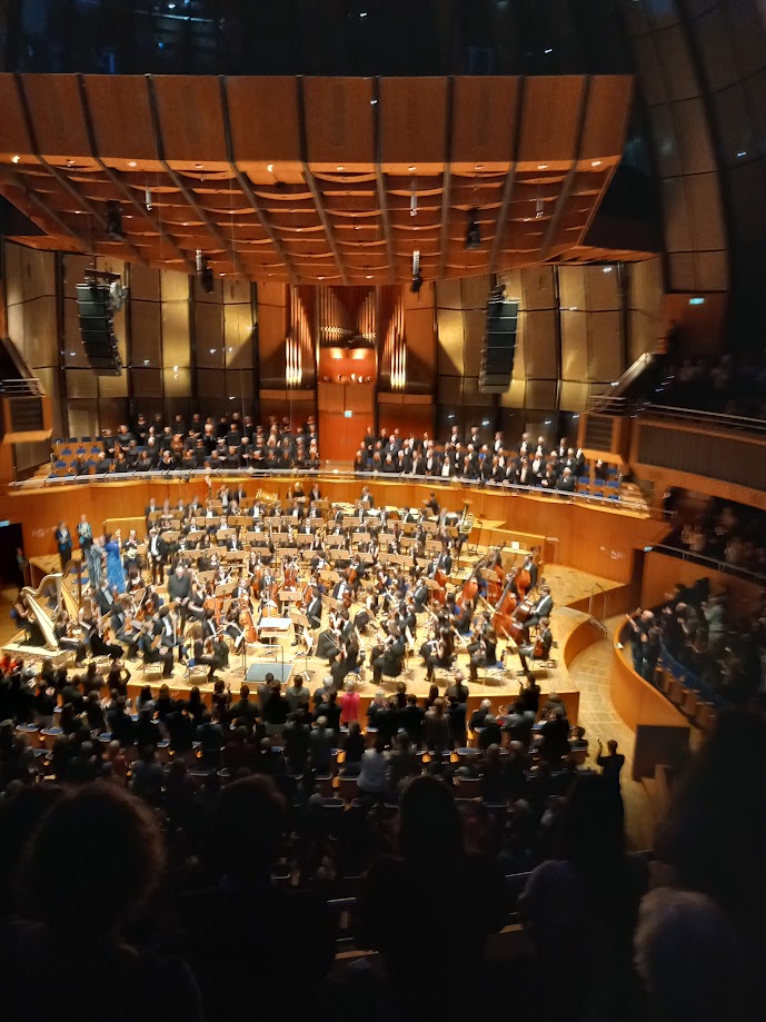 Mahler2 - 16.3.2025 vor Konzertbeginn - JSO Jugend-Sinfonie-Orchester der Tonhalle Düsseldorf und der Chor des Städtischen Musikvereins zu Düsseldorf mit dem Kammerchor Amici del canto, Wuppertal