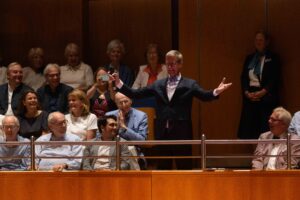 Bürgermeister Josef Hinkel - bei der singenden Konzerteröffnung