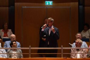 Bürgermeister Josef Hinkel - bei der singenden Konzerteröffnung