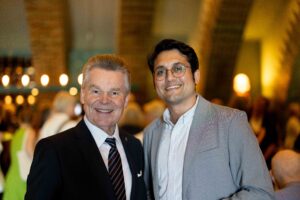 Dr. Wulff Aengevelt mit Rajiv Strauß, dem stellvertretenden Leiter des Kulturamtes