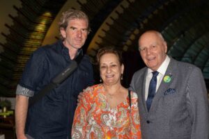 Sylvia P. Vits mit Herrn Vüllers und Manfred Hill. Frau Vits ist Vorstand der Paul und Mia Herzog - Stiftung, die sich intensiv um die Kinder in Oberbilk kümmert.
