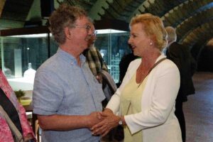 Gisbert Brandt mit Singleiterin Tirin Maran
